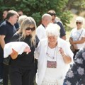Rođena sestra Saše Popovića neutešna na pomenu bratu, pala Suzani u zagrljaj