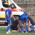 Krici odzvanjali stadionom, fudbaler se previjao od bolova na terenu! Jeziva povreda u Srbiji! Svi su se hvatali za glavu…