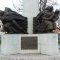 Spomenik palim Šumadincima: Kragujevački monument u Malom parku