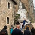 Šta znači kad krstite dete u manastiru Ostrog: Ove običaje su poštovali naši stari, a evo koja je njihova simbolika