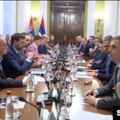 Opozicija preti bojkotom izbora, Vučić i naprednjaci na potezu