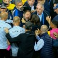 AEK izgubio u derbiju, trener Almeida napravio haos (VIDEO)