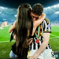 Dušan Vlahović doneo trofej Juventusu, pa poleteo u zagrljaj prelepe Srpkinje
