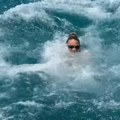 Marija Mikić završila u moru nakon suprugove romantike! Pevačica u odeći pala sa palube broda pravo u vodu: Srećan mi…