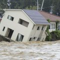 Najmanje šest mrtvih u poplavama i klizištima u Japanu