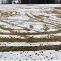 Vandali u Katićima: Teren fudbalskog kluba uništen divljanjem četvorotočkaša