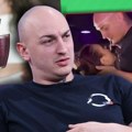Samo za one sa jakim želucem: Desingerica prevazišao sam sebe, dohvatio devojku iz publike a onda razmenio tečnosti sa njom…