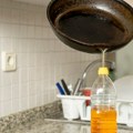 Ako biljno ulje nakon prženja odmah bacate pravite veliku grešku: U rukama imate pravo blago koje možete iskoristiti na dva…