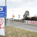 Блокиран Варадински мост у Новом Саду, уочи Егзита постављен транспарент Фрее Студентс Нов
