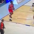 Gde gledaš, crni Ilija?! I Evroliga je postala teški cirkus: Ne može se ni izbrojati koliko koraka je čovek napravio sa loptom…
