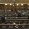 Pokušali da biraju predsednika bez kvoruma: Prekinuto zasedanje skupštine tzv. Kosova, a poziv objavljen na Fejsbuku (video)