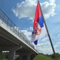 Širom Srbije transparenti „Srbije pobeđuje“ u znak podrške Vučiću i politici stabilnosti