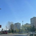 (Video) "džaba ograda, džaba sve, ona je rešila tu da pređe ulicu": Snimak bake kako prelazi prometnu saobraćajnicu izazvala…