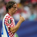 Luka Modrić izašao iz automobila, onda je usledio "haos": Hrvat nije mogao da dođe do hotela zbog njih