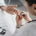 U Kongu od ebole preminulo 1.700 ljudi, pokrenuta testiranja mogućih terapija i lekova
