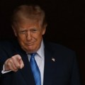 Tramp objavio snimak naoružanih kanadskih gusaka koje patroliraju "Jezerom Amerika"