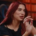 Dua Lipa sočno opsovala usred emisije: Kontroverzna albanska pevačica mešala tekilu i votku, pa otkrila omiljenu ružnu reč…