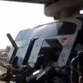 Autobus udario u stub nadvožnjaka, poginulo 9 osoba! Užasan prizor u Turskoj (foto/video)