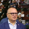 Vesić na kritike opozicije odgovarao citatima Alana Forda: Ako kaniš pobijediti, ne smiješ izgubiti