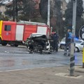 Težak udes u centru Beograda: Sudarili se gradski autobus i automobil: Na terenu sve službe, Hitna pomaže povređenima…