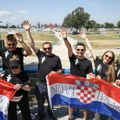 Crne beretke, crna odeća, šahovnice, desnice uvis Gledajte kako se glorifikuje ustaštva pred Tompsonov koncert, uzvikuju - "Za…