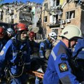 Srušila se petospratnica, ljudi zatrpani u ruševinama! Brutalan ruski napad na Kijev: Gorele zgrade, ubijena i deca, jezivi…