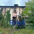Kuća strave u centru Čačka: Objekat zarastao u korov, oko njega smeće i špricevi - građani se plaše da prođu a u neposrednoj…