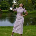 Sabalenka stala pored najvećih rivalki, zagrmela i obučena do grla, nije važno da li nosi bikini ili haljinu