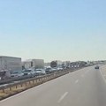 (Video) Kilometarska kolona na auto-putu sve stoji od Nove Pazove ka Batajnici