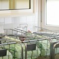 Poznato stanje bebe rođene na stanici: Dečak i mama smešteni u GAK "Narodni front"