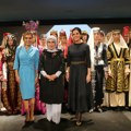 Tamara Vučić i Emine Erdogan na modnoj reviji turskih venčanica u Etnografskom muzeju (FOTO)