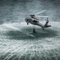 Pao helikopter u Nemačkoj: Delovi olupine plutaju rekom, a pripadnici vojske, policije i ronioci tragaju za posadom
