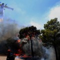 Požar na obodu Atine pod kontrolom, nastavljena evakuacija stanovništva