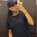 U helankama i patikama, a na ruci preko: 20.000 evra Mirka Vasiljević ovako šeta psa: Stajling naizgled običan, a papreno skup…