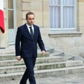Pala Francuska vlada: Premijer podneo ostavku Makronu samo dan nakon objavljivanja imena novih ministara