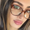 Lepotica "prodavala" ljubav starcima, pa ih nasamarila: "Kraljica Mia" poseduje 2 besne limuzine, svi je traže