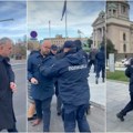 „Који је правни основ да он мени каже да сам мајмун?“ Урнебесна реакција полицајца који није дозвољавао посланицима да приђу…