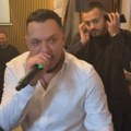 Gastoz napravio slavlje za Svetog Nikolu: Došle mu kolege, a Anđela grmi u korsetu - on se latio mikrofona
