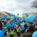 Plavi baloni iznad Sremske Mitrovice: Udruženje „Moj svet“ obeležilo Svetski dan autizma