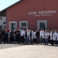Nastavljen protest zdravstvenih i prosvetnih radnika na KiM zbog hapšenja direktora