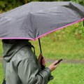 Ne koristite mobilni telefon kad grmi: Problem nije u udaru groma, već u nečemu mnogo gorem što ga može pretvoriti u bombu