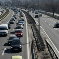 "Ko preseče ovu kolonu pratiće ga loša sreća": Ablendovanje, sva četiri migavca, sirena u različitim zemljama imaju drugačije…