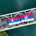 Spojile se zastave Srbije i Republike Srpske: Veličanstven prizor u Malom Zvorniku na mostu kralja Aleksandra I Karađorđevića…