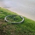 Poginuo biciklista kod Žablja: Nakon sudara preleteo zaštitnu ogradu mosta