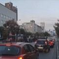 Miting SNS u Novom Sadu: Traktori pred Banovinom, blokirane ulice