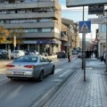 "Čovek leži na ulici, ne pomera: Se!" Teška nesreća u centru Čačka: Automobil pokosio muškarca (81) dok je prelazio…