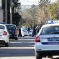 Prve slike sa Temerinskog mosta! Muškarac vezao lance i skočio, pregovori sa policijom trajali sat vremena (foto)