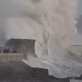 Apokaliptične scene u velikoj Britaniji Oluja besni, kuće završile u moru