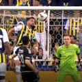 Sjajna asistencija Tadića u pobedi Fenera u derbiju (VIDEO)