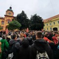 FOTO i VIDEO: Novi Sad ponovo zastao, uz periodične incidente, u Karlovcima himna, muk i crkvena zvona